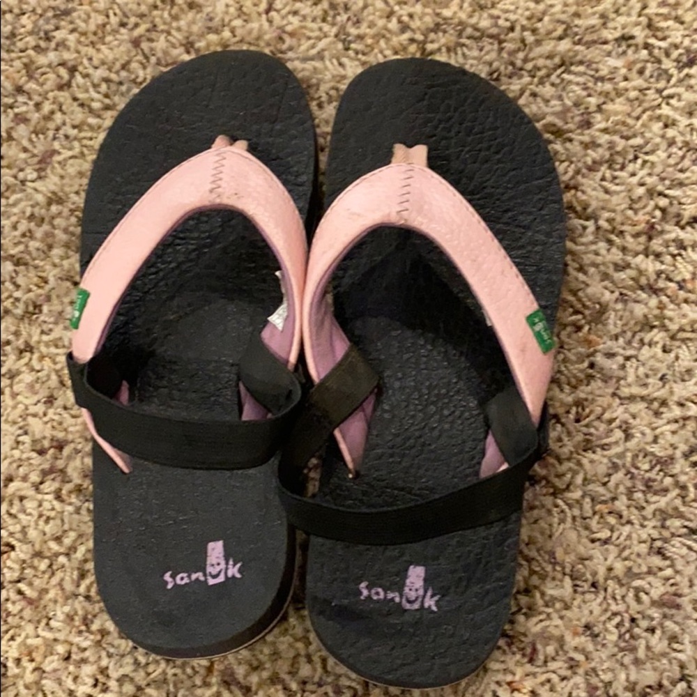 Sanuk Size 12.5 flip flop sandals soft pink black.